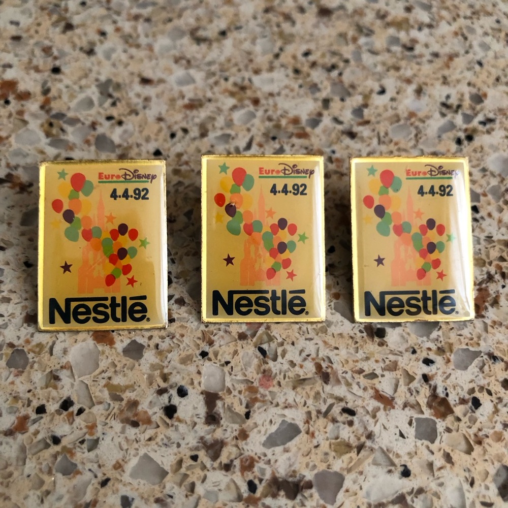 Disney EuroDisney Preview Promo Nestle Grey Castle Pins
BOG2 FREE
3 total